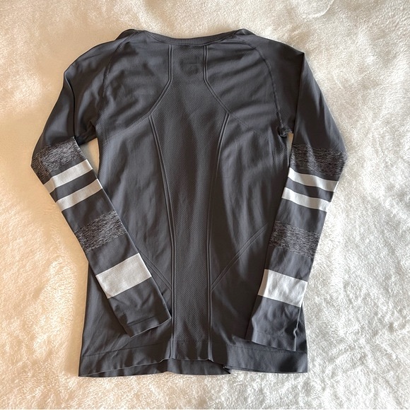 Zella Workout Top🤍 - Picture 7 of 12